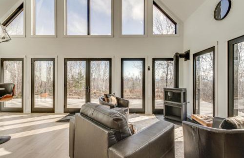 Lutsen Casa | 2 Mi to Lutsen Mtns Modern Cabin with Fire Pit!