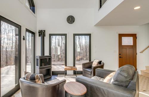Lutsen Casa | 2 Mi to Lutsen Mtns Modern Cabin with Fire Pit!