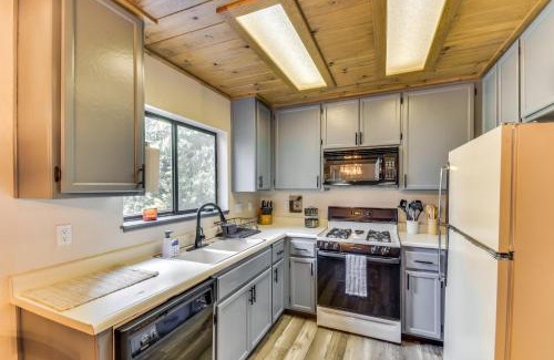 Mi-Wuk Village Casa | 2 Mi to Mi-Wuk Village Cabin with Large Deck