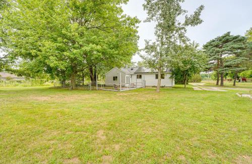 Muskegon Casa | 2 Mi to Michigans Adventure Family Home with Patio