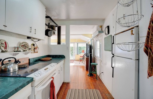 Yarnell Casa | 2 Mi to Mtn Biking Trails: Cozy Cottage w/ Sunroom