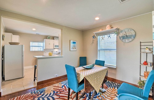 Galveston Cabaña | 2 Mi to Pier: Colorful Cottage in Galveston!