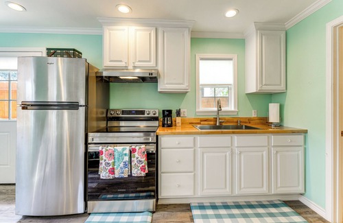 Rockport Cabaña | 2 Mi to Rockport Beach: Cozy Hideaway!