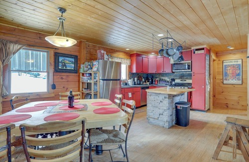Casper Mountain Cabina | 2 Mi to Skiing: Casper Cabin w/ Mtn Views!
