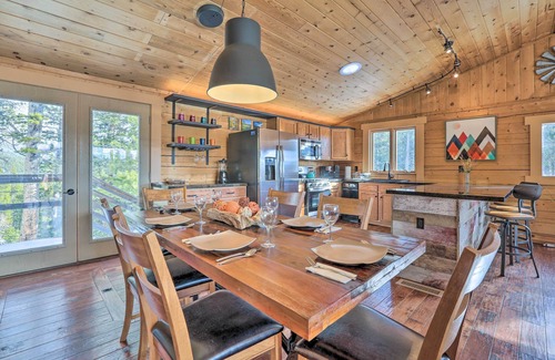 Saint Mary's Cabina | 2 Mi to St Mary’s Glacier: Modern Cabin w/ Hot Tub