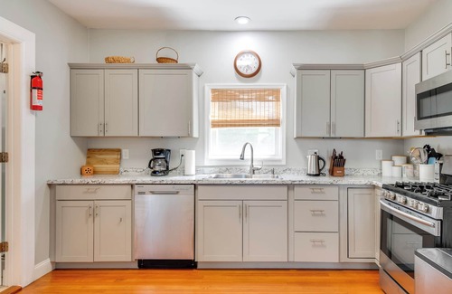 Scranton Casa | 2 Mi to Steamtown NHS: Family Home w/ Backyard!
