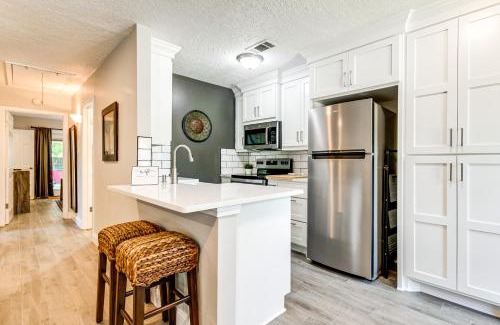 College Station Casa | 2 Mi to Texas AandM Pet-Friendly Duplex with Yard!