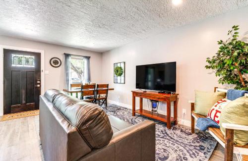 College Station Casa | 2 Mi to Texas AandM Pet-Friendly Duplex with Yard!