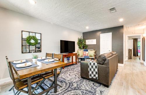 College Station Casa | 2 Mi to Texas AandM Pet-Friendly Duplex with Yard!
