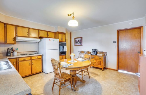 Etowah Casa | 2 Mi to Town: Rustic East Tennessee Home!