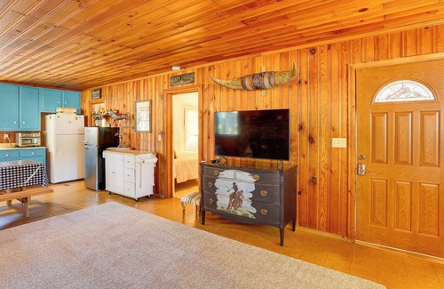 Trinity Center Cabina | < 2 Mi to Trinity Lake: NorCal Getaway w/ BBQ