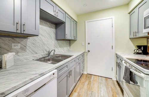 Homewood Condominio | 2 Mi to Wind Creek Casino: Quaint Homewood Haven