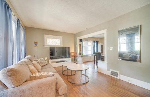 Old Brooklyn Apartamento | 2 Mi to Zoo Charming Apt with Balcony in Cleveland