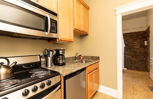 Michigan City Apartamento | 2 miles from Dunes National Park. A Unique Boutique Hotel.