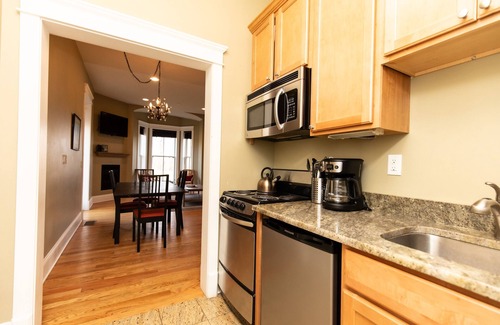 Michigan City Apartamento | 2 miles from Dunes National Park. A Unique Boutique Hotel.