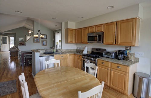 Savannah's Landing Casa | 2 Miles to Beach, Sleeps 8, 2 BR, 2 BA, with Community Pool, Tennis, Golf, & Other Free Activities