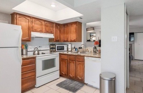 South Lamar Apartamento | 2 Miles to DT | Updated Pet-Friendly Home for Four