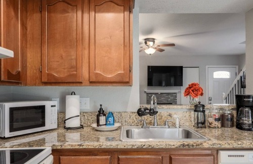 South Lamar Apartamento | 2 Miles to DT | Updated Pet-Friendly Home for Four