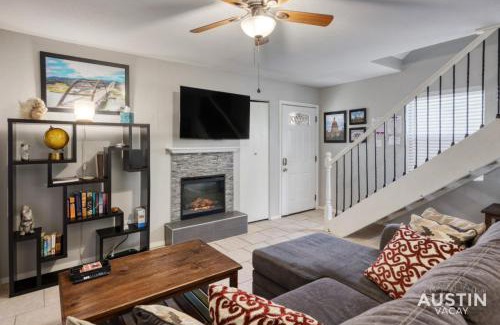 South Lamar Apartamento | 2 Miles to DT Updated Pet-Friendly Home for Four