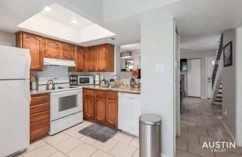 South Lamar Apartamento | 2 Miles to DT Updated Pet-Friendly Home for Four