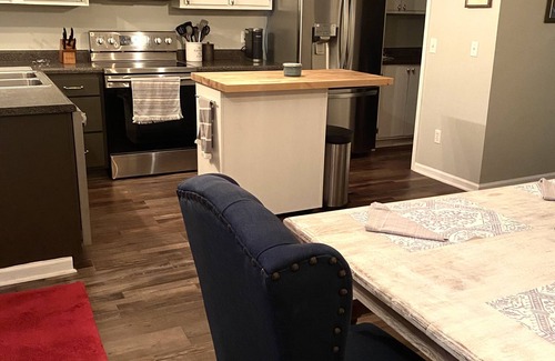 Wilmington Casa | 2 miles to UNCW, 5 miles to the beach & the best central location in town!