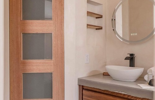 Moreno Valley Apartamento | 2 min From Hospitals & Lake - A Modern Bali Studio