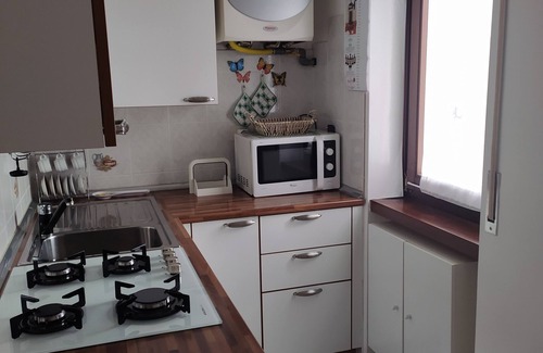 Riva del Garda Apartamento | 2 min from the historic center. Small apartment in quiet area with balcony.