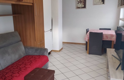 Riva del Garda Apartamento | 2 min from the historic center. Small apartment in quiet area with balcony.