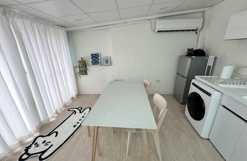 Shida Casa | 2-min walk MRT/High-speed Wi-Fi/55" smart TV/sunny balcony/Retro style