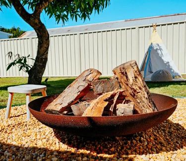 Ettalong Beach Casa | 2-Min Walk to Beach Modern Firepit Yard Kids welcome