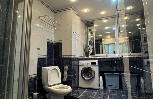 Minsk City Centre Apartamento | 2-Min Walk to Historic Center! Luxe Private Rooms w/Co-Working & Co-Living Space
