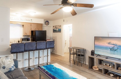 North Beach Casa | 2 min walk to Hollywood Beach w/King Bed-Pk incl