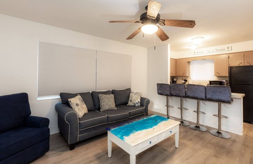 North Beach Casa | 2 min walk to Hollywood Beach w/King Bed-Pk incl