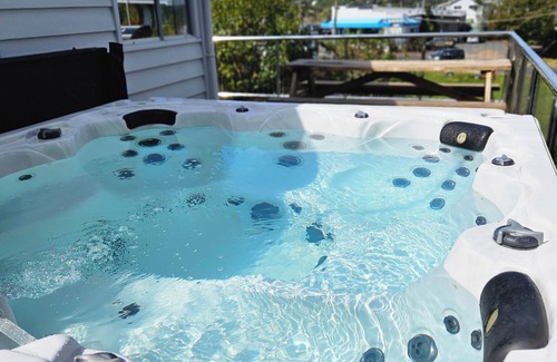 Blackpool Casa | 2 min walk to the shops,restaurants and bars with a hot tub