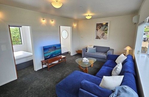 Blackpool Casa | 2 min walk to the shops,restaurants and bars with a hot tub