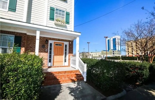 Virginia Beach Casa | 2 min walk to the beach! Gorgeous and spacious home perfect for a group!