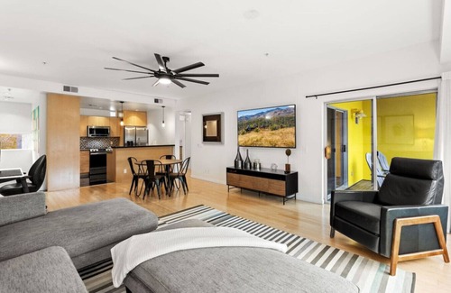 Gililland Apartamento | 2 mins 2 Mill Ave + ASU | Pool + EV Charging + GYM