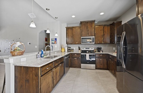 Fischer Casa | Outdoor Grill | 2 Mins to Lake | Pet Friendly