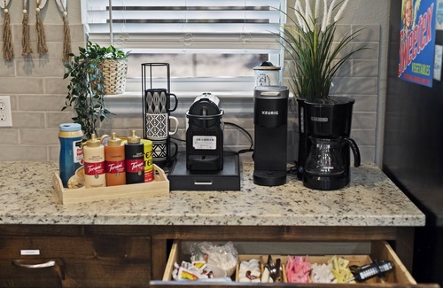 Fischer Casa | Outdoor Grill | 2 Mins to Lake | Pet Friendly