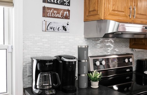 Port Elgin Casa | 2 Mins to Water, entire house in Port Elgin sleeps 8 and comes with Free Parking