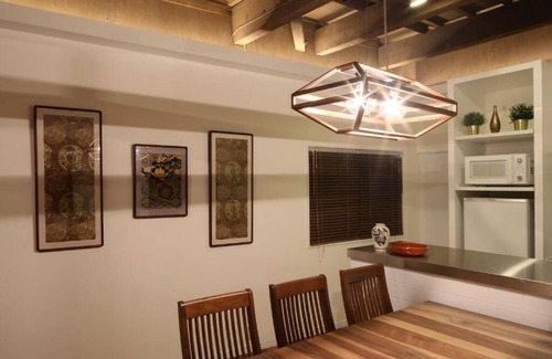 Konohana Casa | 2 minutos a pie desde la estación más cercana 駅6 minutos en tren a USJ y Umeda. Una hermosa casa recién renovada.