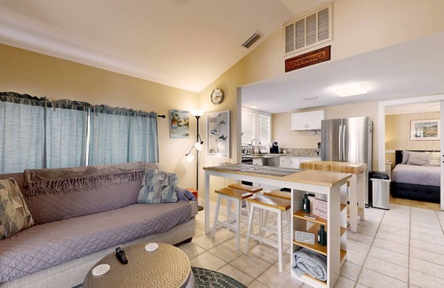 Saint Simons Island Cabaña | 2 Minute Walk to Beach, Pet Friendly, Hot Tub, Convenient Private Parking
