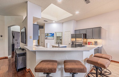 Rowlett Casa | 2 minutes from lake, Pickleball, Hot Tub, Pool table!