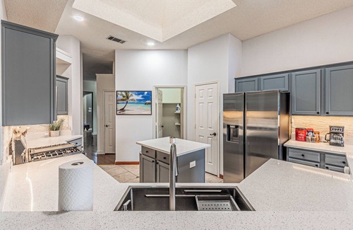 Rowlett Casa | 2 minutes from lake, Pickleball, Hot Tub, Pool table!