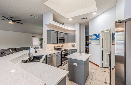Rowlett Casa | 2 minutes from lake, Pickleball, Hot Tub, Pool table!