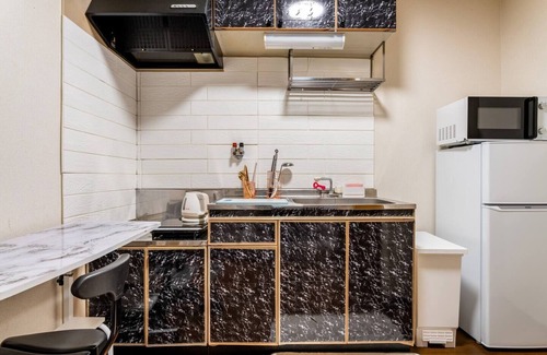 Naniwa Apartamento | 2 minutes to JR Namba, 5 minutes to subway Namba and Shinsaibashi stations.