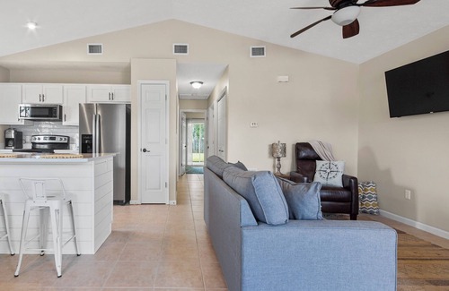 Treasure Cove Casa | 2 Minutes Toes in Sand - Beach - Emerald Waters - Sunsets - Lagoon