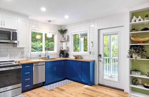 New Market Casa | 2 Modern Cabins: Hot Tub, Fire Pit, Grill, & Wifi!