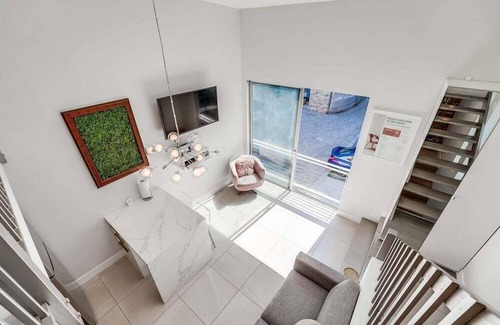 Little Italy Condominio | 2 Modern Units in Heart of Little Italy!