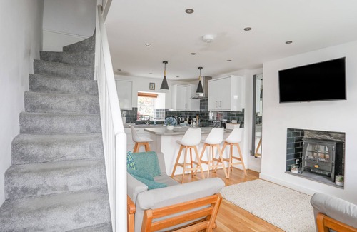 Conwy Cabaña | 2 MORFA VIEW, family friendly, country holiday cottage in Conwy
